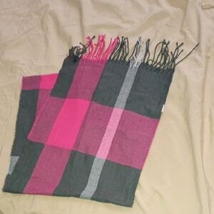 Stylish Pink and Gray Checkered Scarf